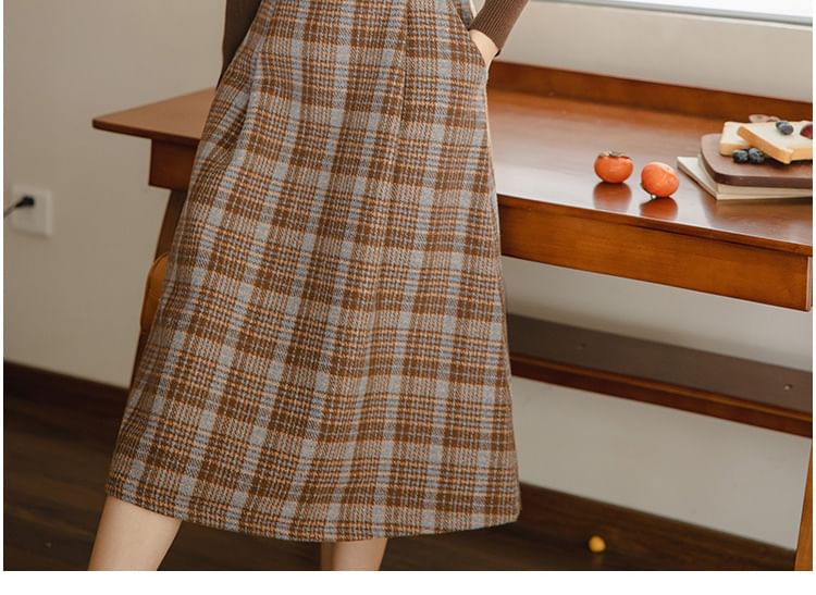 sansweet - Lange mouwen, mockneck, effen top / geruite midi-jurk
