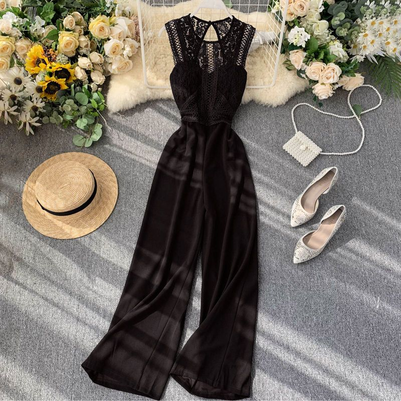Lucuna - Mouwloze jumpsuit met kanten paneel
