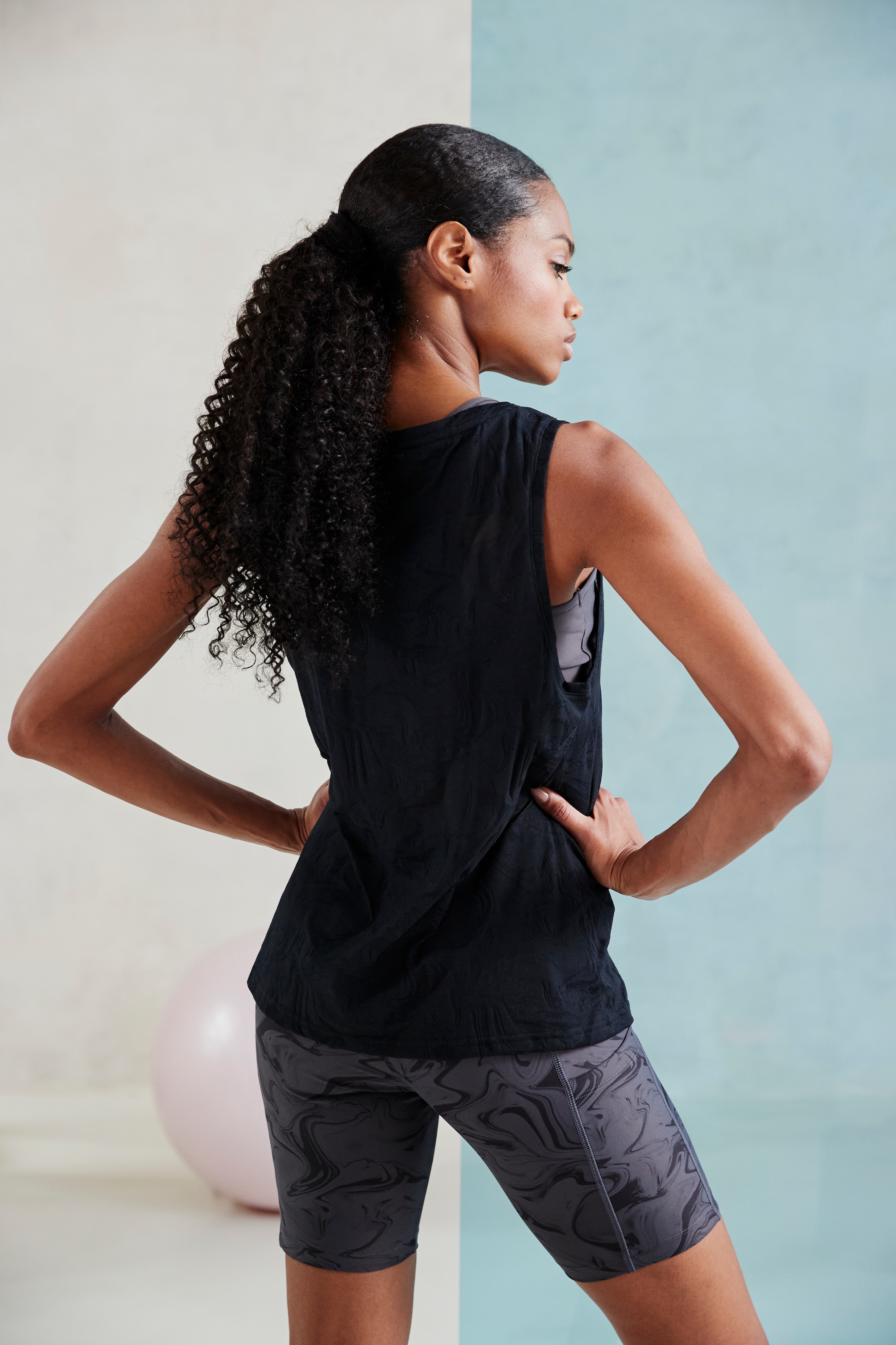 LASCANA ACTIVE Funktionsshirt , Sportshirt mit Rundhalsausschnitt und Logodruck