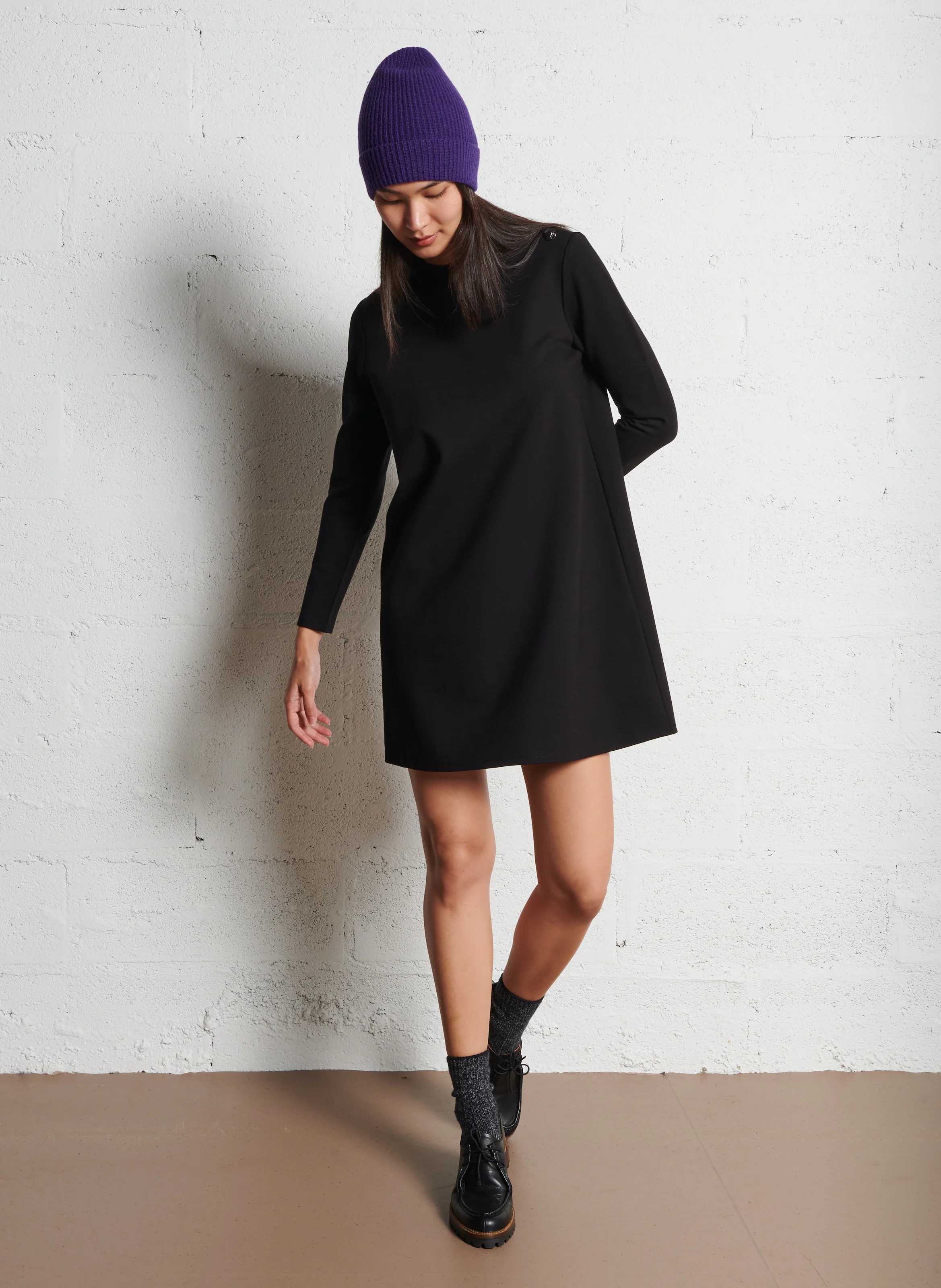 MATHILDA - Robe pull courte boutonnée| Noir