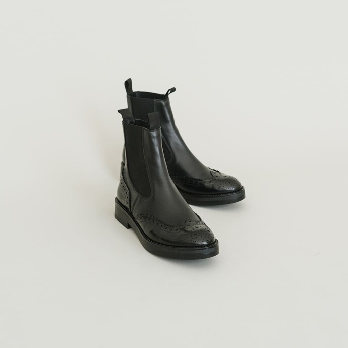Boots à élastiques et surpiqûres  en cuir noir
