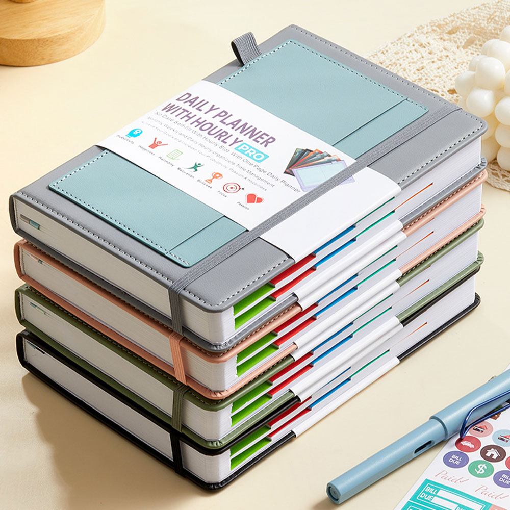 (1T/1S) 21x14cm Hard Cover Tages- und Stundenplaner Schüleragenda Zeitplanungssystem Wochenkalender 2025-2026 inkl. Sticker / Kartenhalter - Schwarz