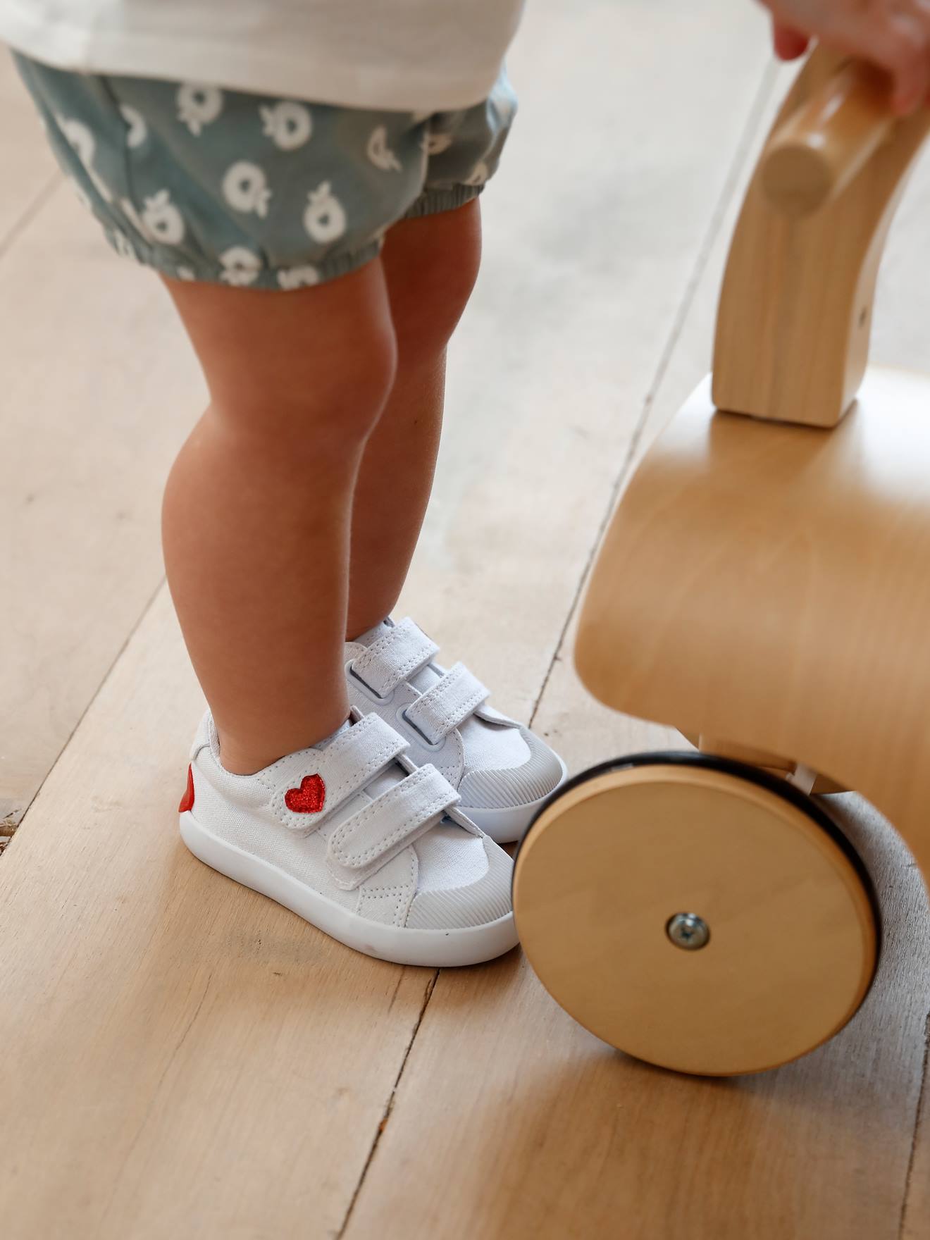 Tênis de lona com tiras autoadesivas para bebês meninas, multicoloridos