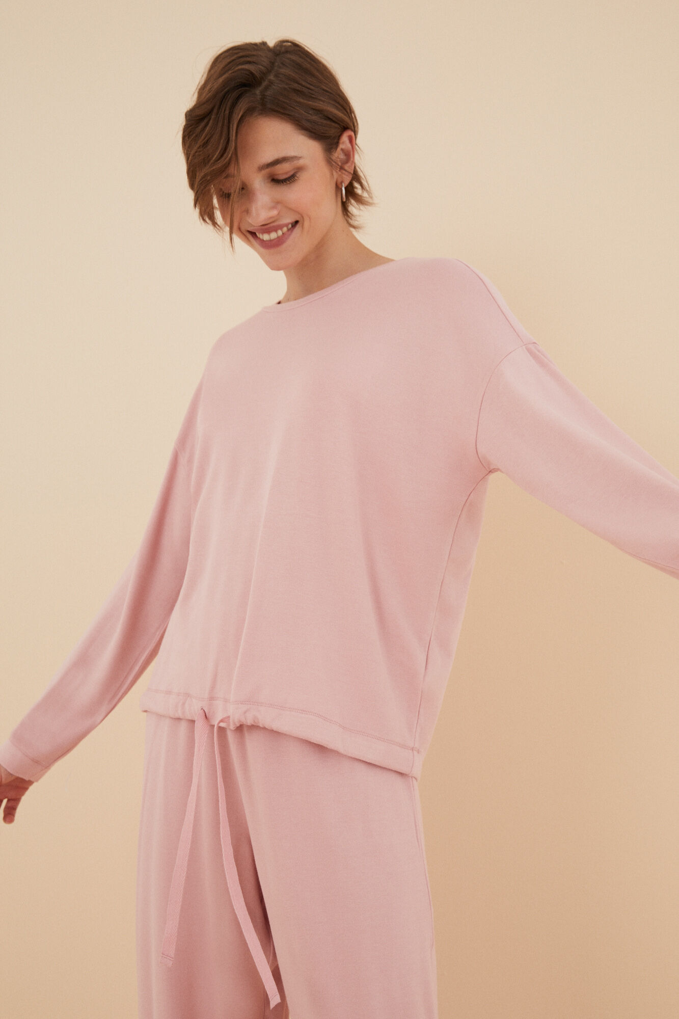 Conjunto com detalhes nas costas em rosa