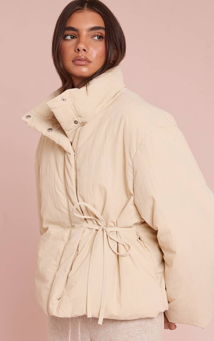 Crème Veste Matelassée Bouffante À Col Montant Et Ceinture À Nouer Effet Délavé