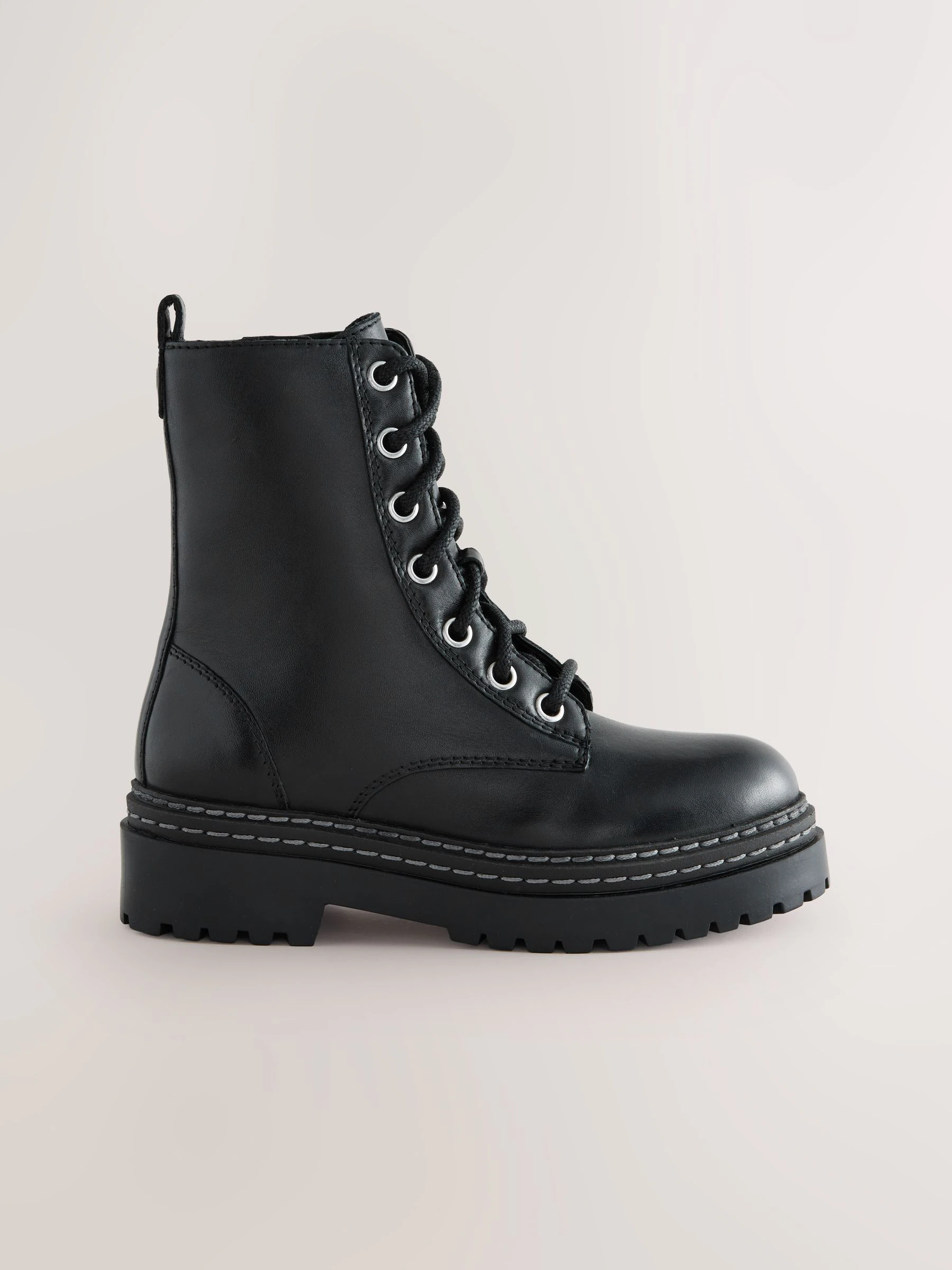 Zwart - Leren veterlaarzen met dikke zool