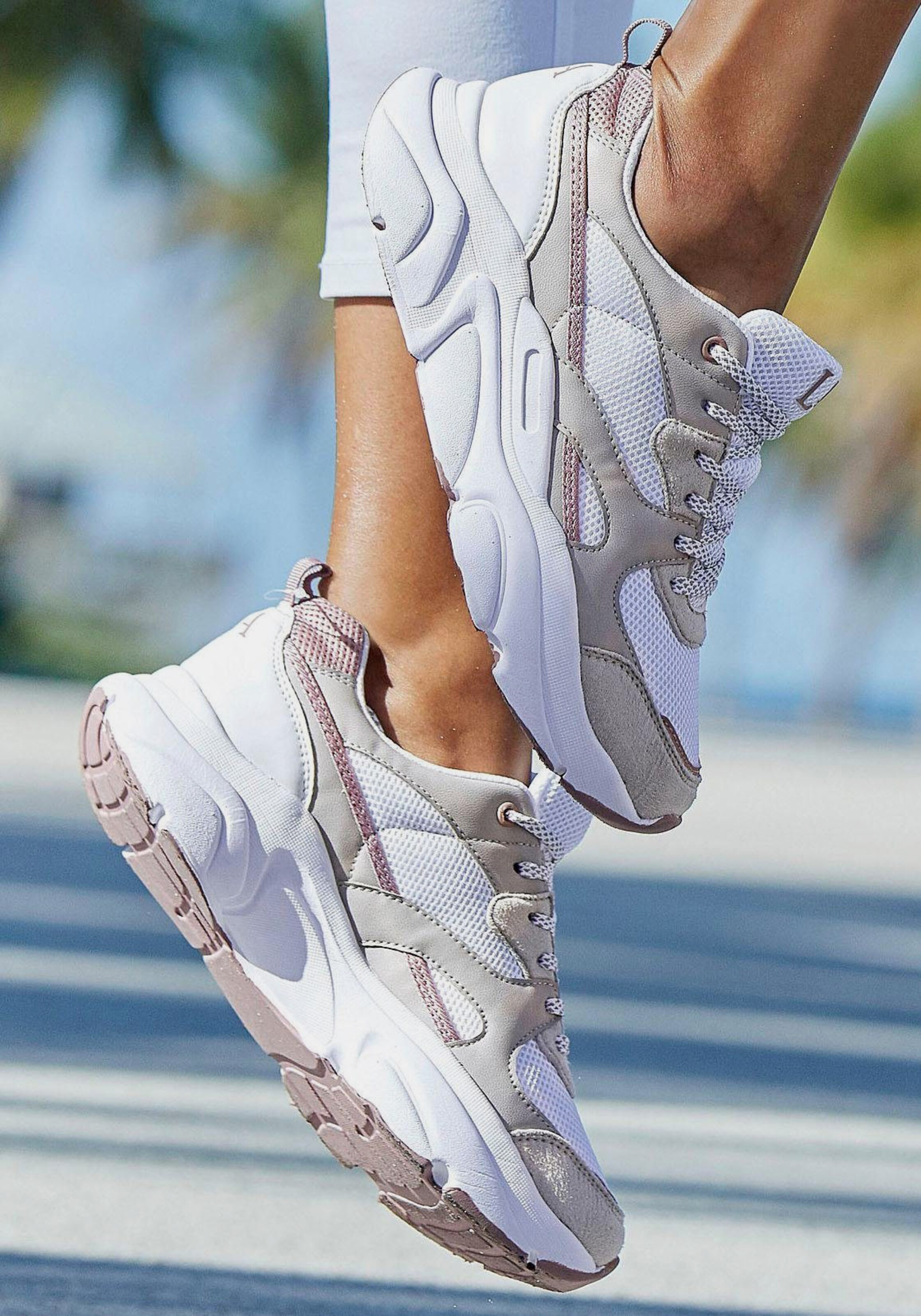 Sneaker