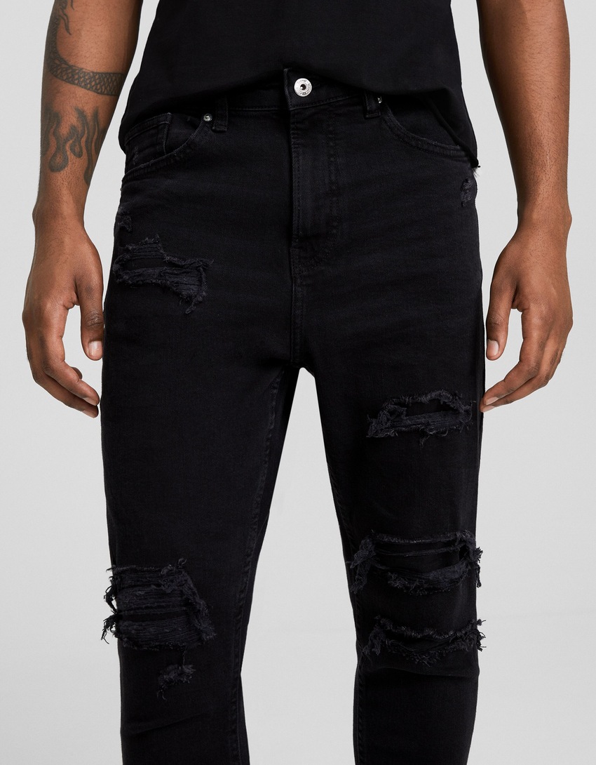 calça jeans cenoura rasgada