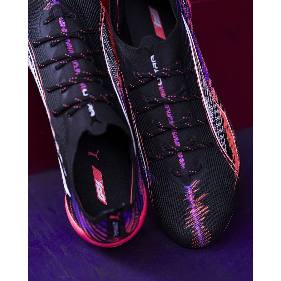 PUMA Ultra 5 Ultimate FG Formula 1 - Noir/Blanc/Crépuscule/Dark Amethyst ÉDITION LIMITÉE