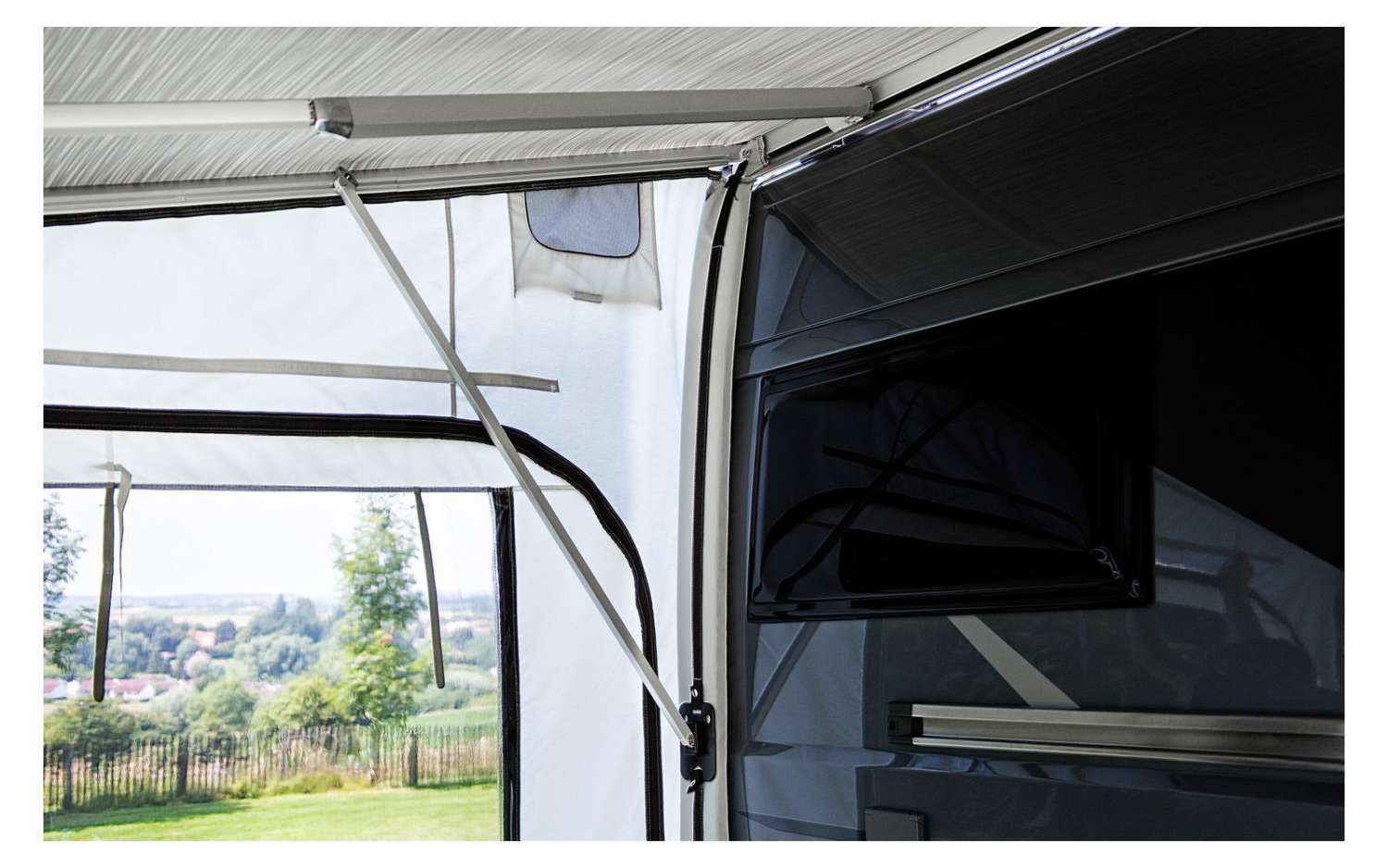 Thule Panorama 9200 600 cm  XL