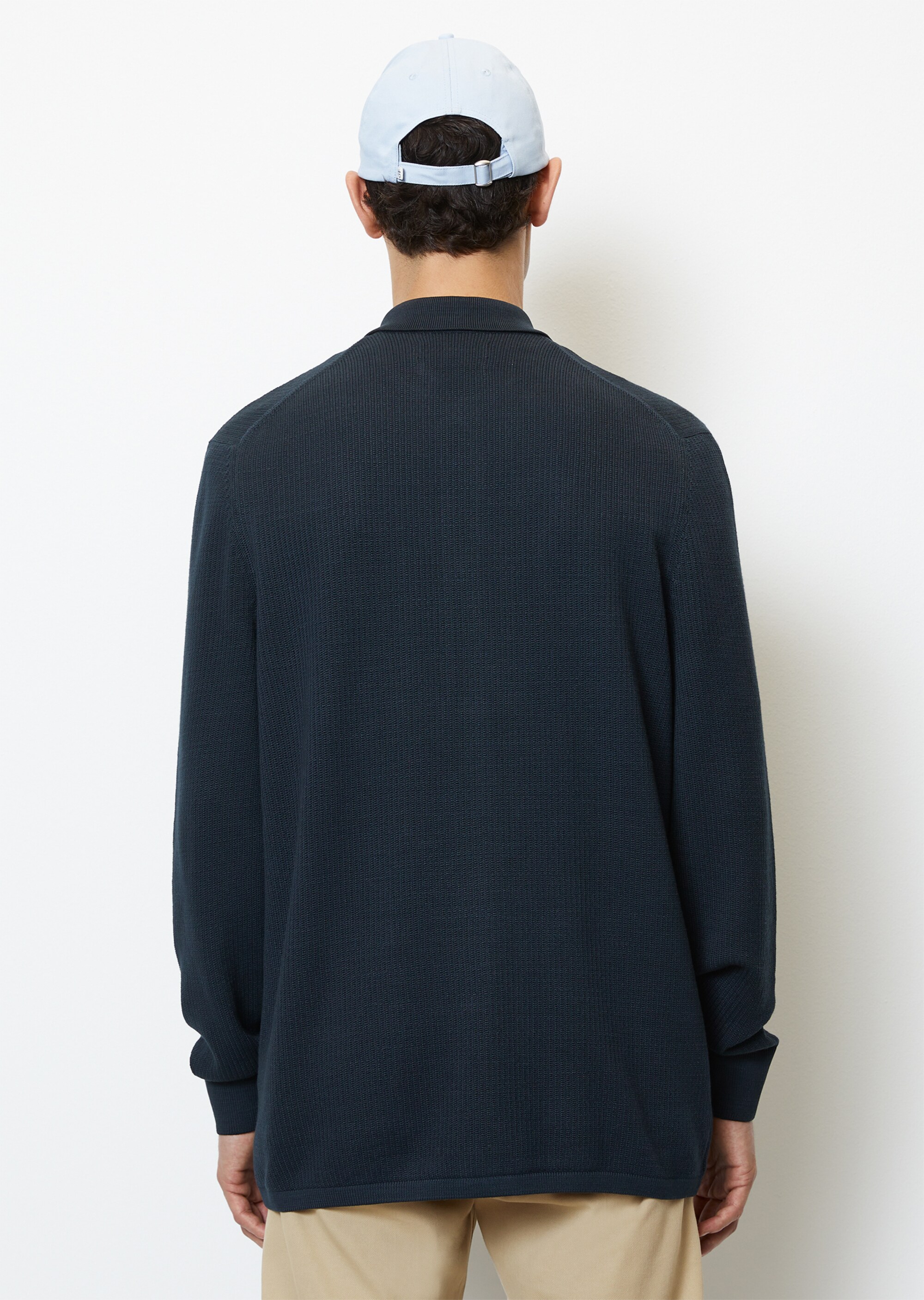 Strickjacke regularund Druckknöpfen