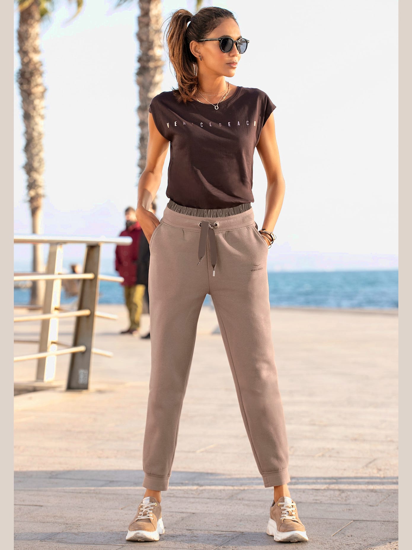 Pantalon molletonné empiècement imprimé à la ceinture