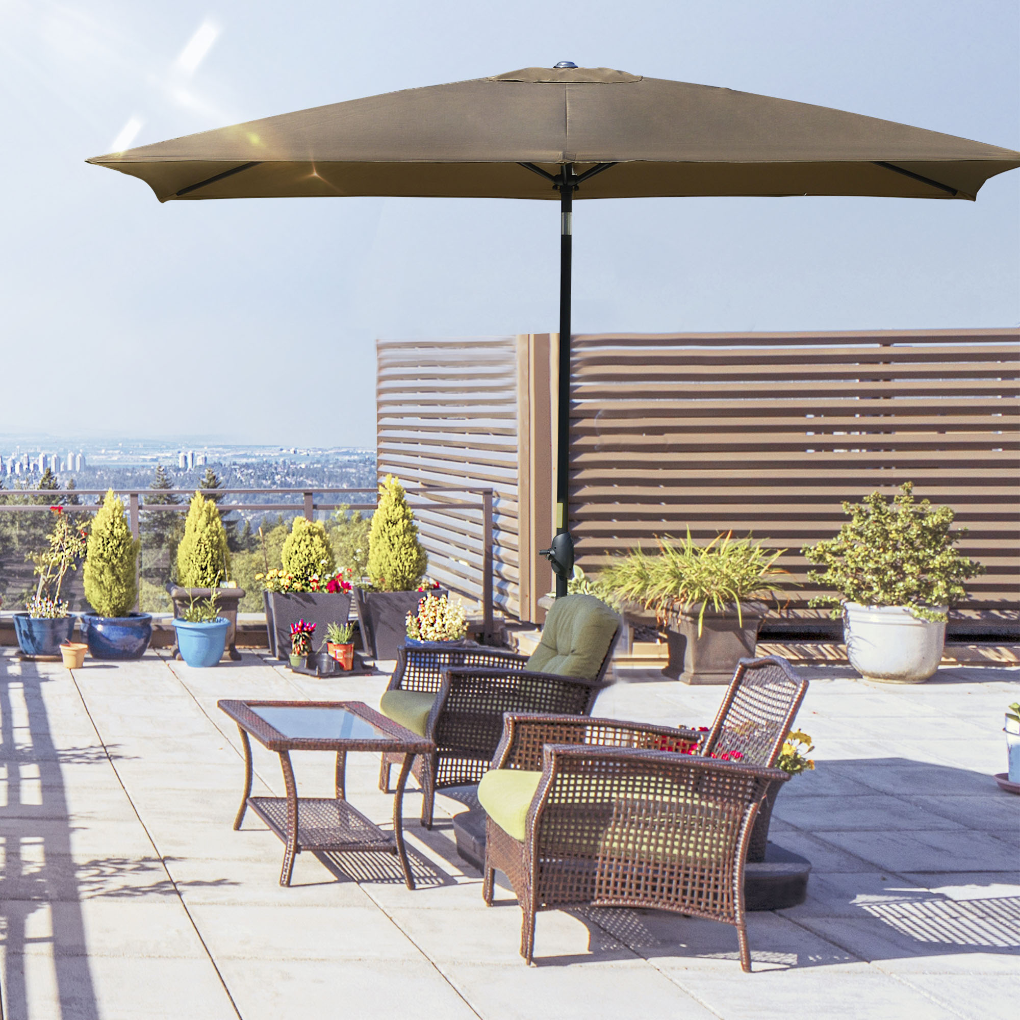 Guarda-sol de jardim Outsunny 296x197x244,5 cm com proteção UV50+, em alumínio, inclinável, com cobertura ventilada e manivela, ideal para pátios, varandas e áreas externas.
