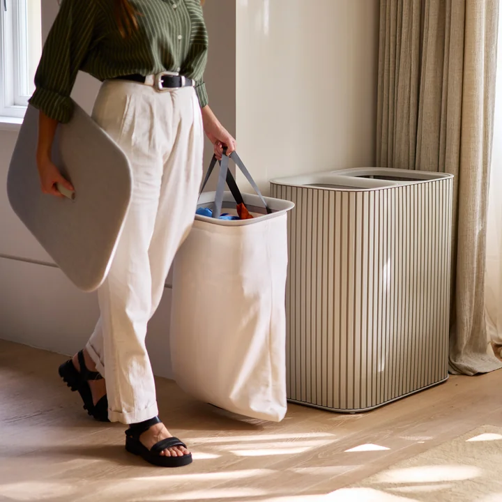 Joseph Joseph - Tota Twin Luxe Wäschetrennkorb mit zwei Fächern 90 l, Bambus ecru