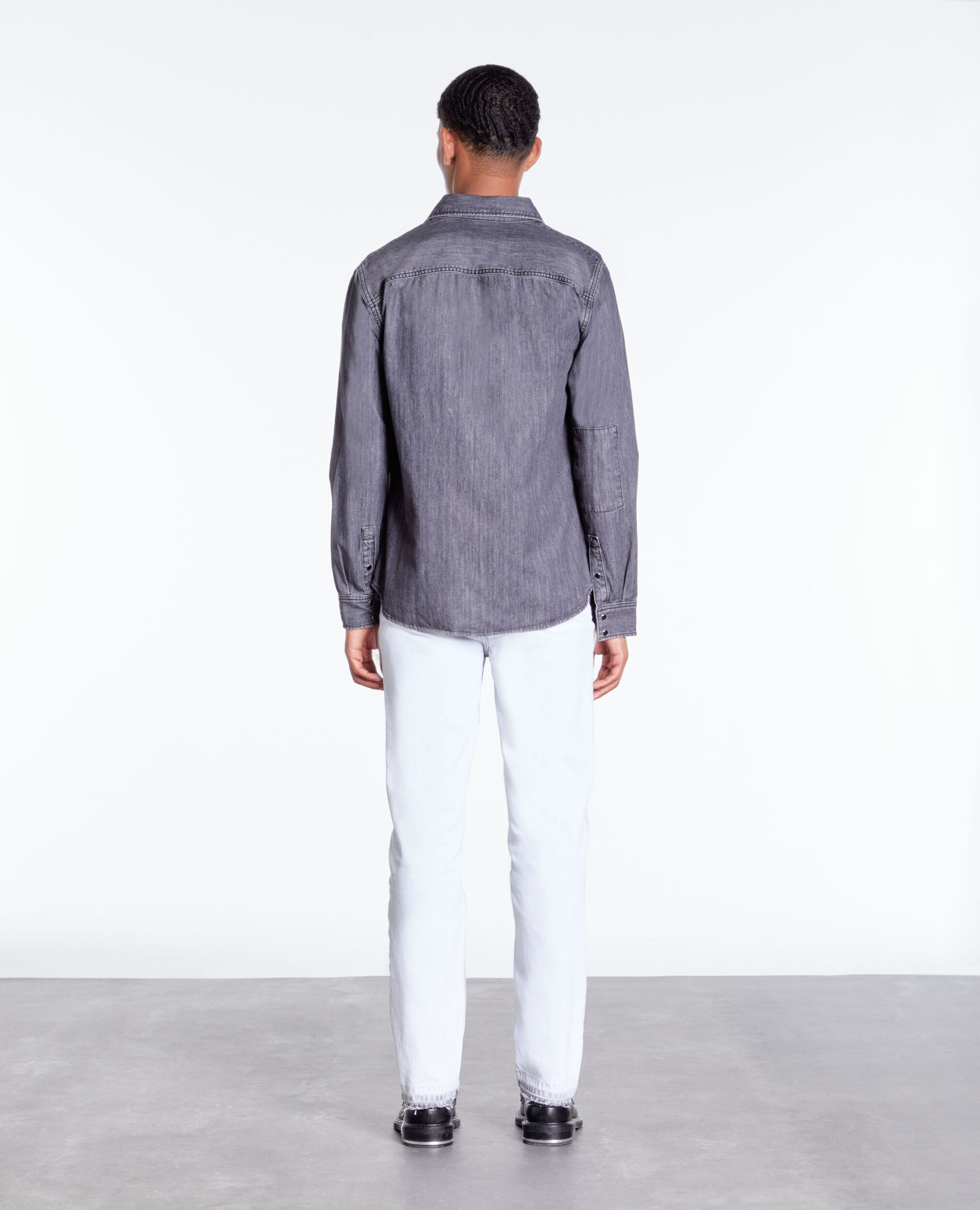 Chemise grise en denim