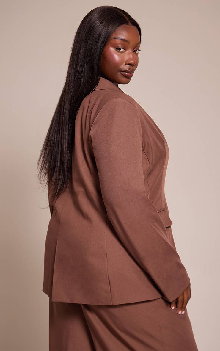Chocolat Blazer Ajusté Grande Taille Avec Détails En Quincaillerie Dorée