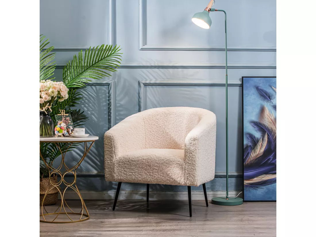 Fauteuil de salon en métal et bouclettes blanches