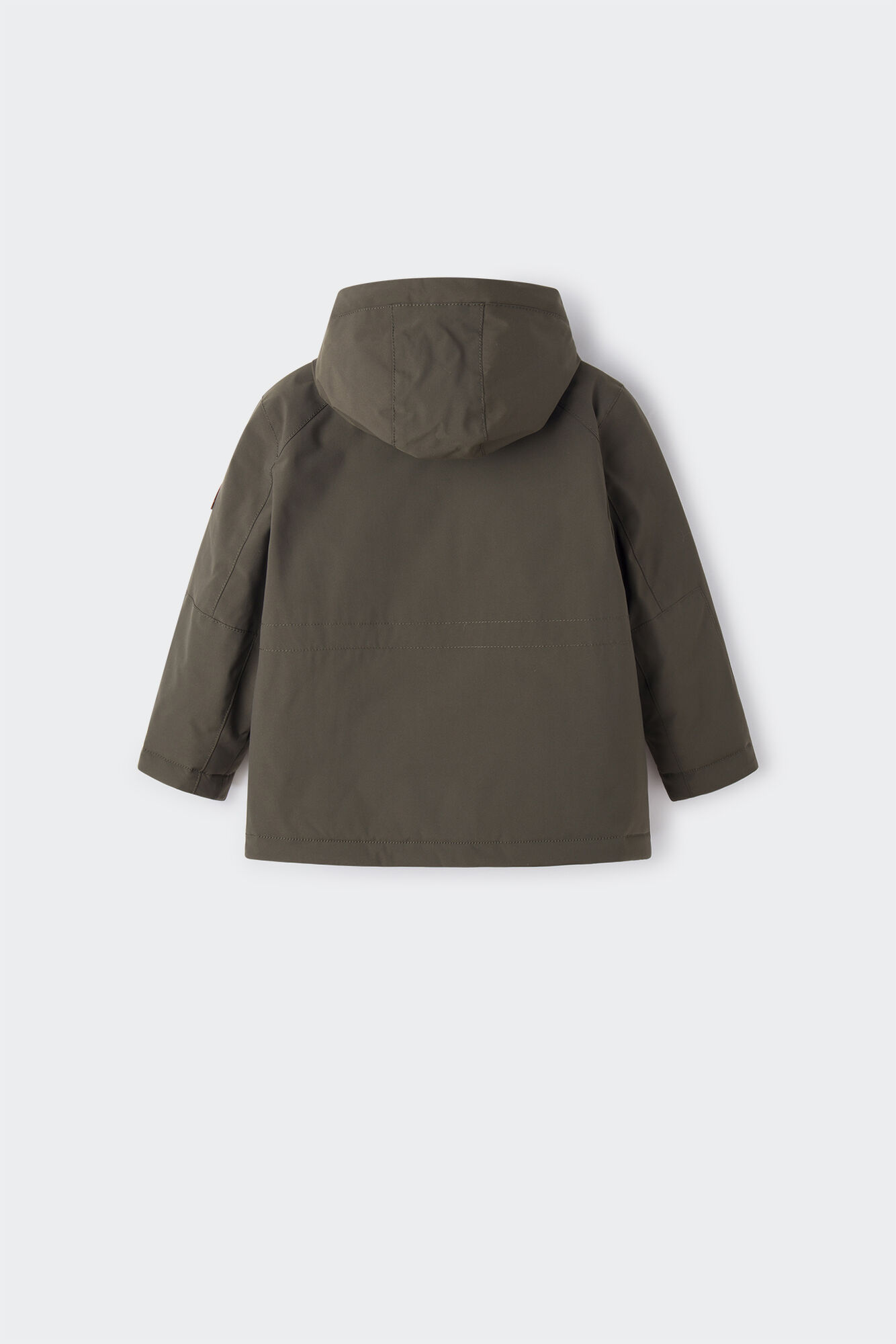 Parka comprida acolchoada com capuz.