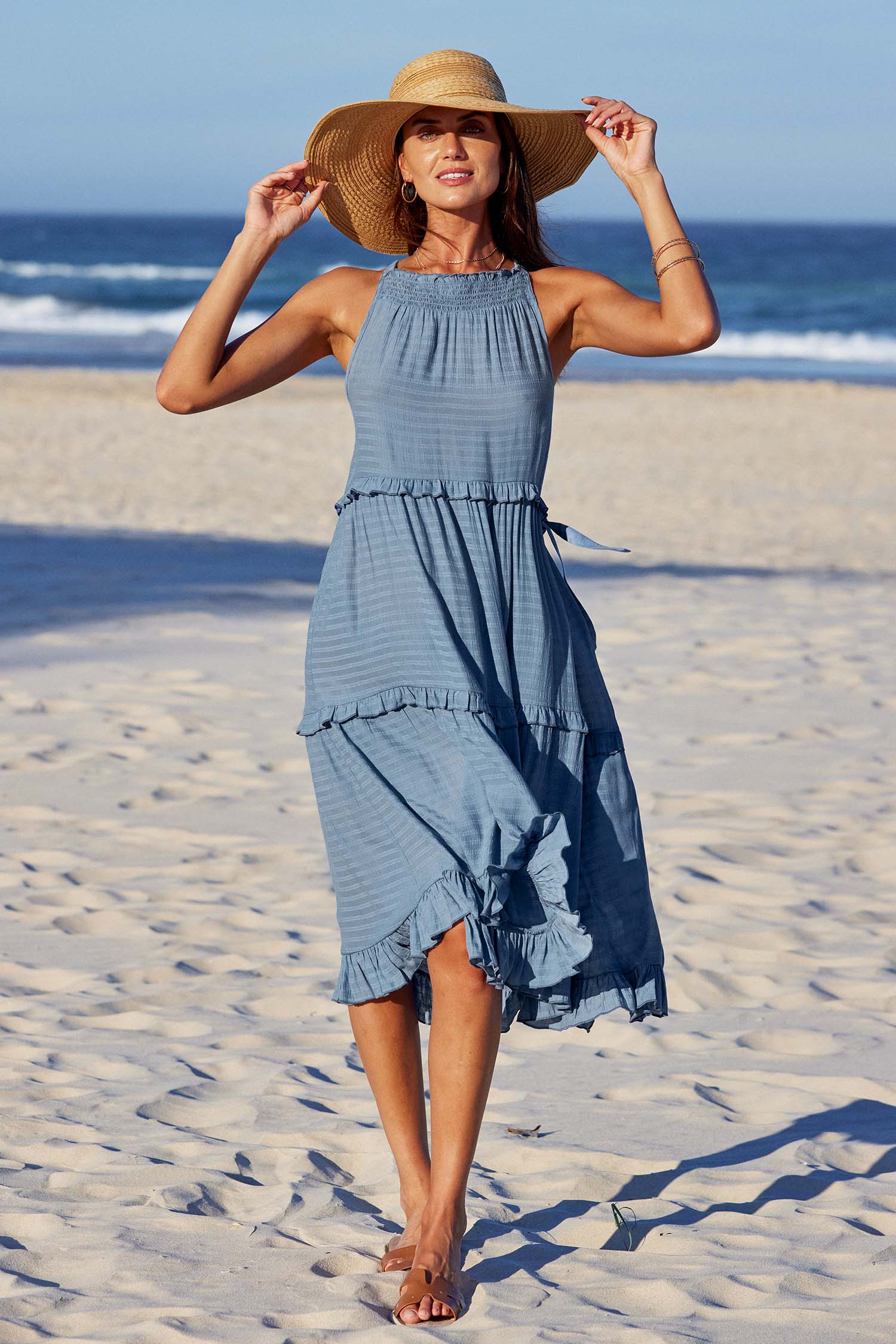 Robe maxi avec col haut à volants et smocks bleue