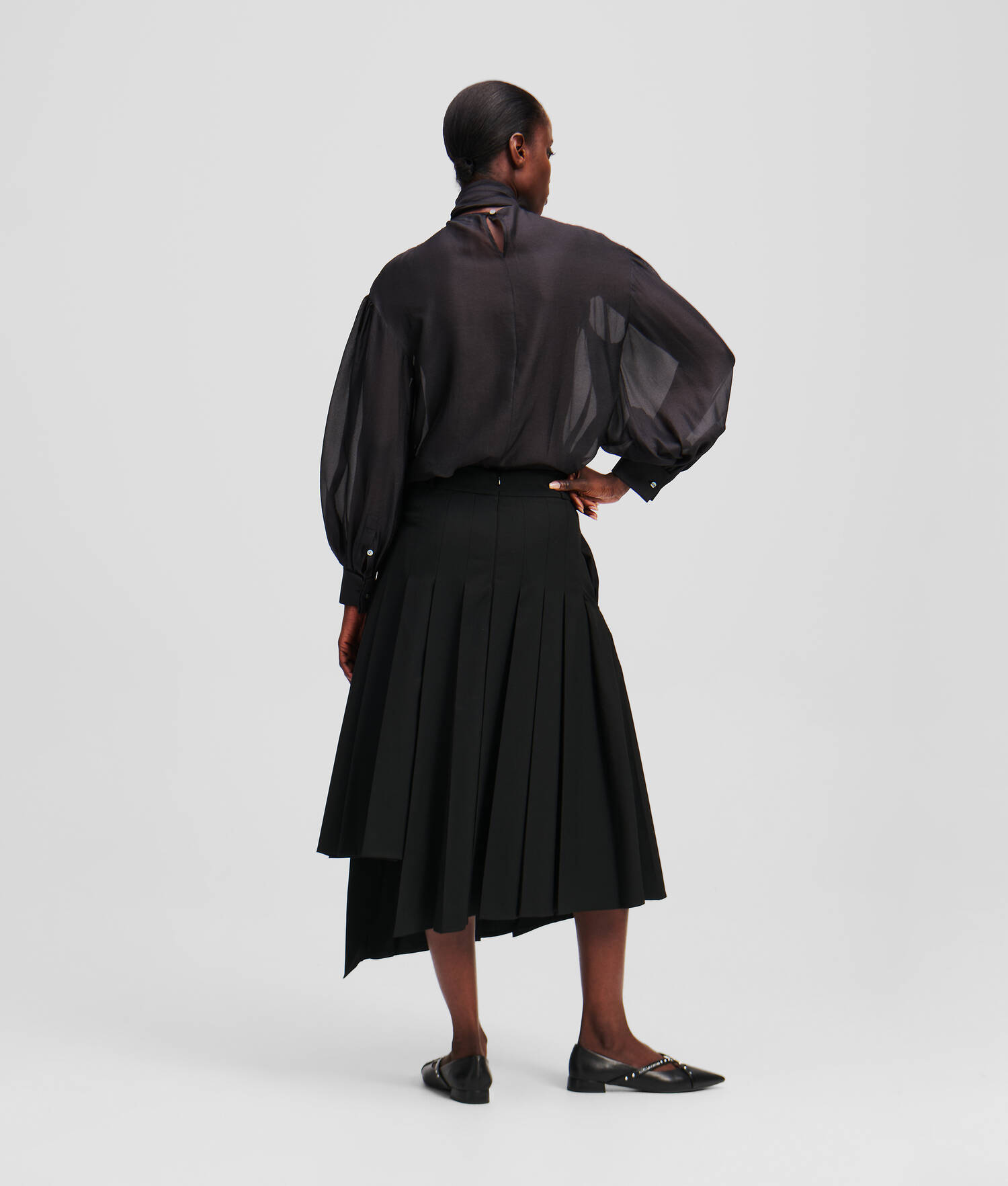 JUPE PLISSÉE ASYMÉTRIQUE
