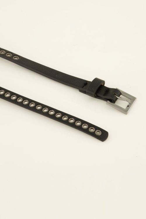 Zwarte smalle riem met zilverkleurige studs & details