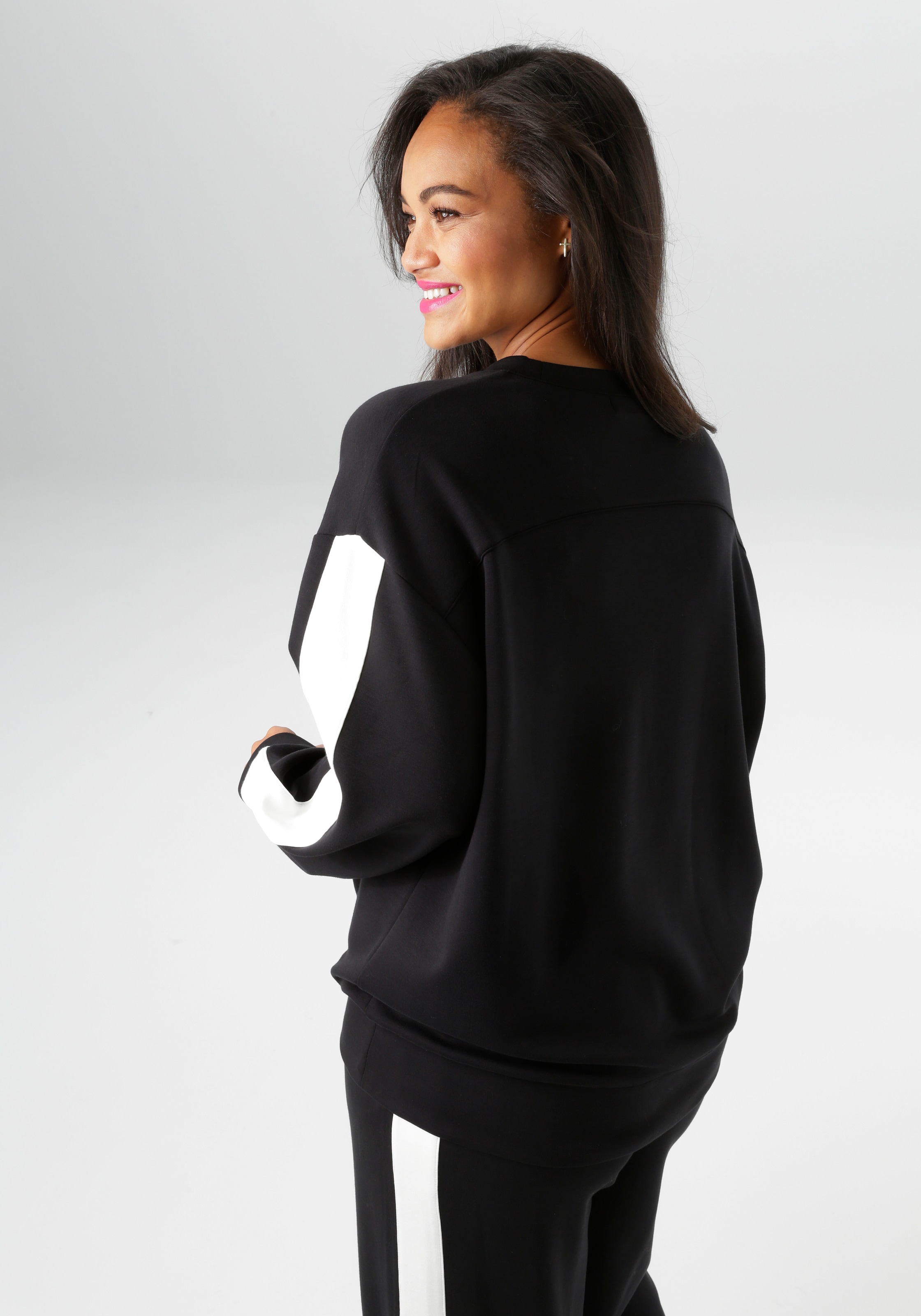 Aniston PLUS Sweatshirt , mit trendigen Seitenstreifen - NEUE KOLLEKTION