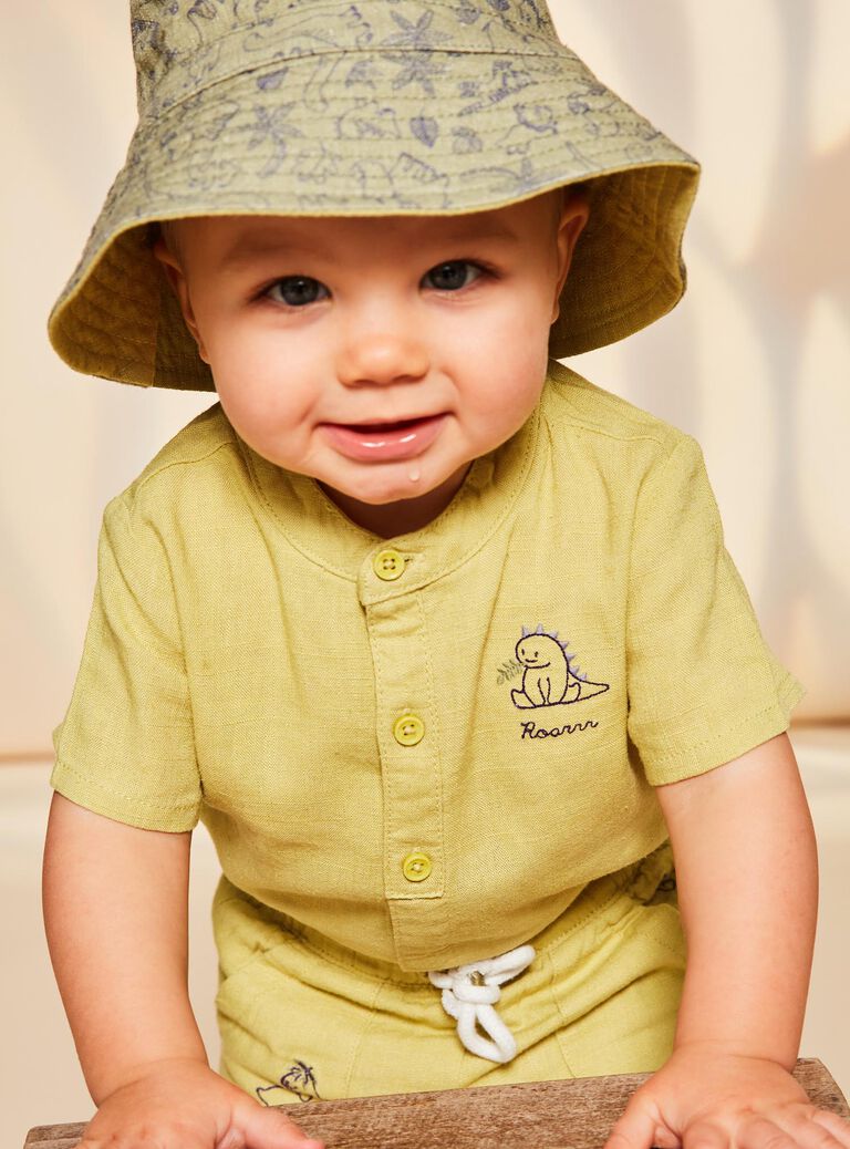 Chemise verte en lin à broderie dinosaure