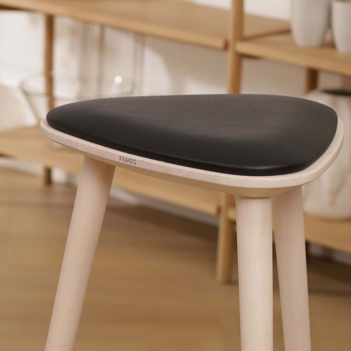 Houten barkruk Finn whitewash met zitkussen - 78 cm