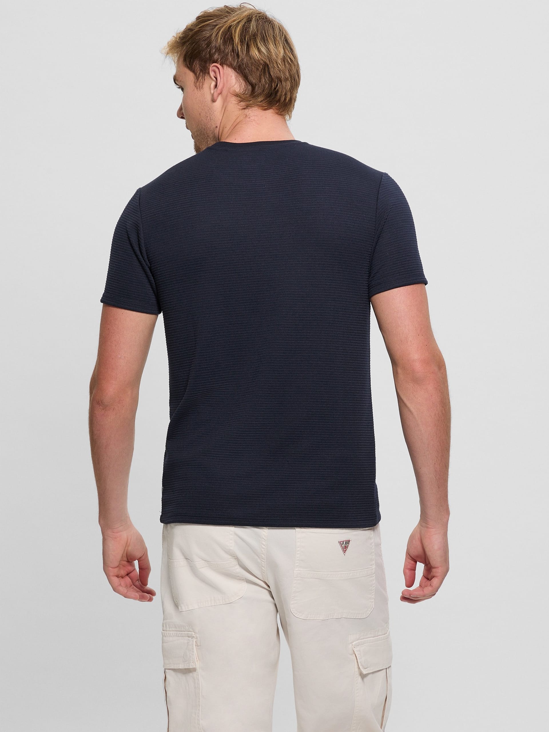 Camiseta com listras texturizadas