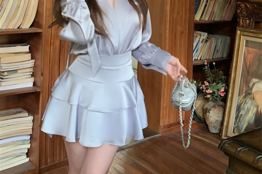 Metonymph - Set: Blouse met lange mouwen en uitsparingen + Mini A-lijn rokje