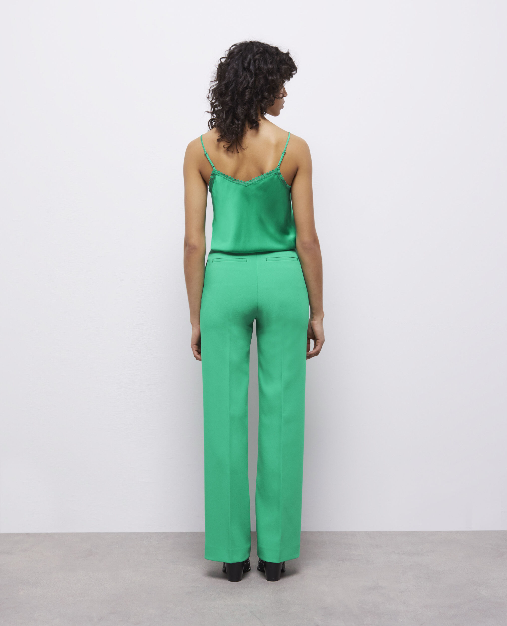 Pantalon tailleur vert en crêpe