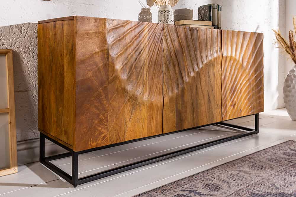 Massives Sideboard SCORPION 140cm braun Mangoholz aufwendige 3D Schnitzereien