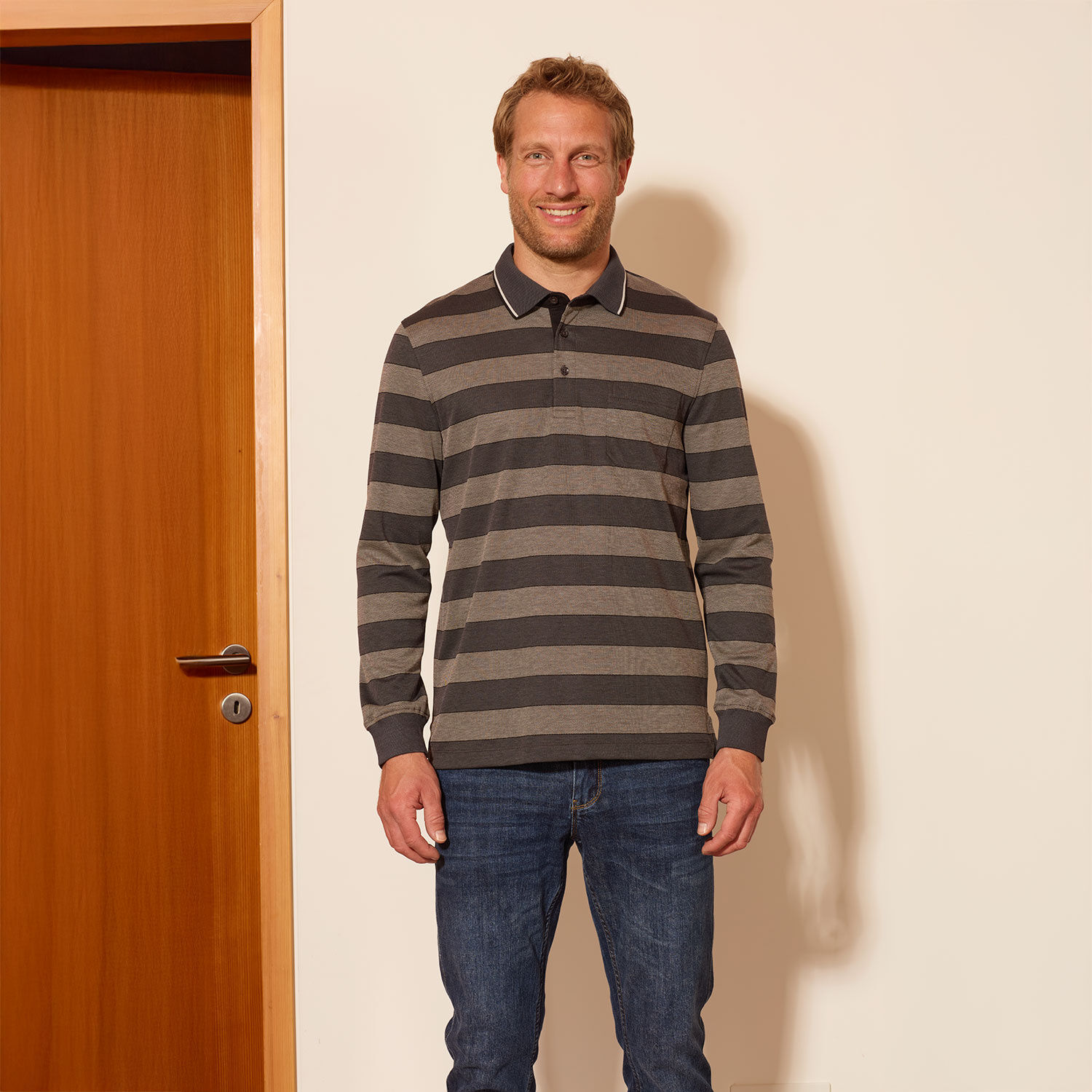Gestreiftes Langarm-Poloshirt mit Brusttasche