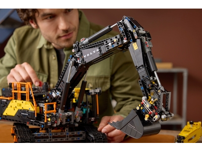 LEGO Volvo EC500 Hybrid graafmachine (42215)