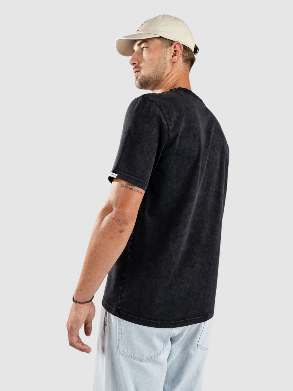 Anerkjendt Akkikki T-Shirt caviar