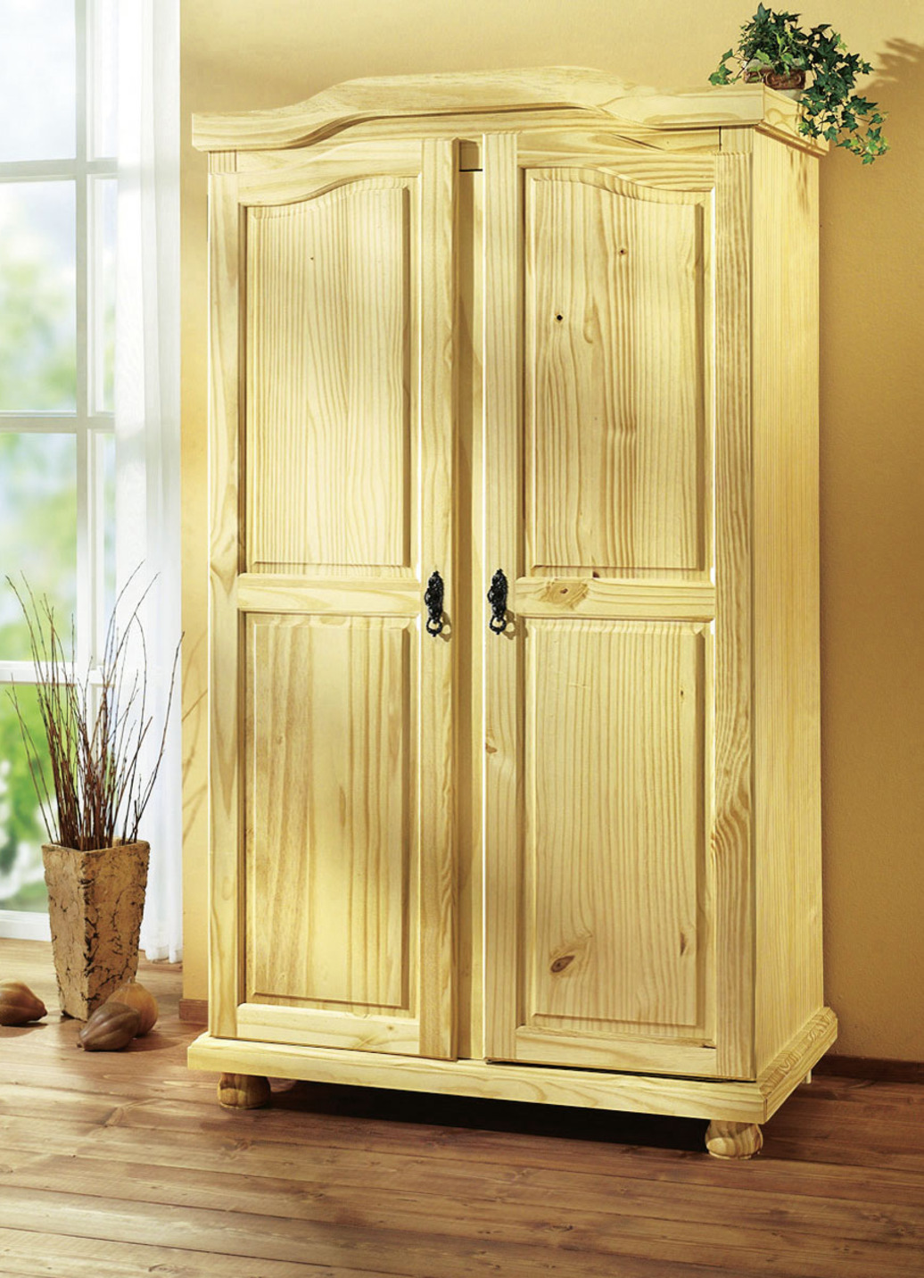 Kleiderschrank aus massiver Kiefer