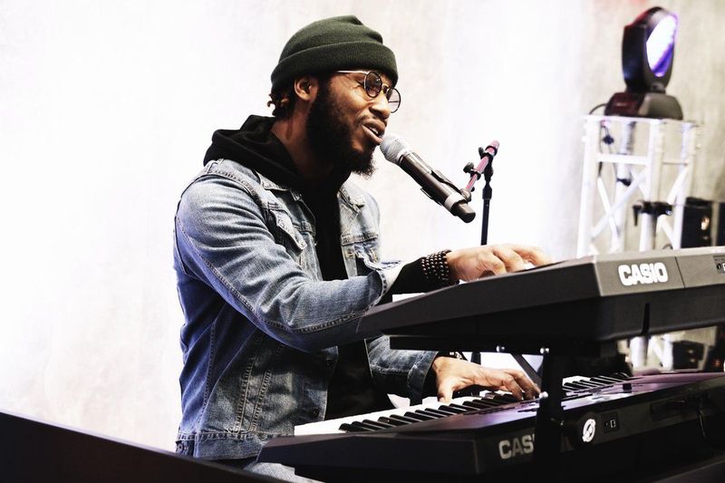 Keyboards - 61 Toetsen - AiX Soundsource - 800 Geluiden - 235 Ritmes