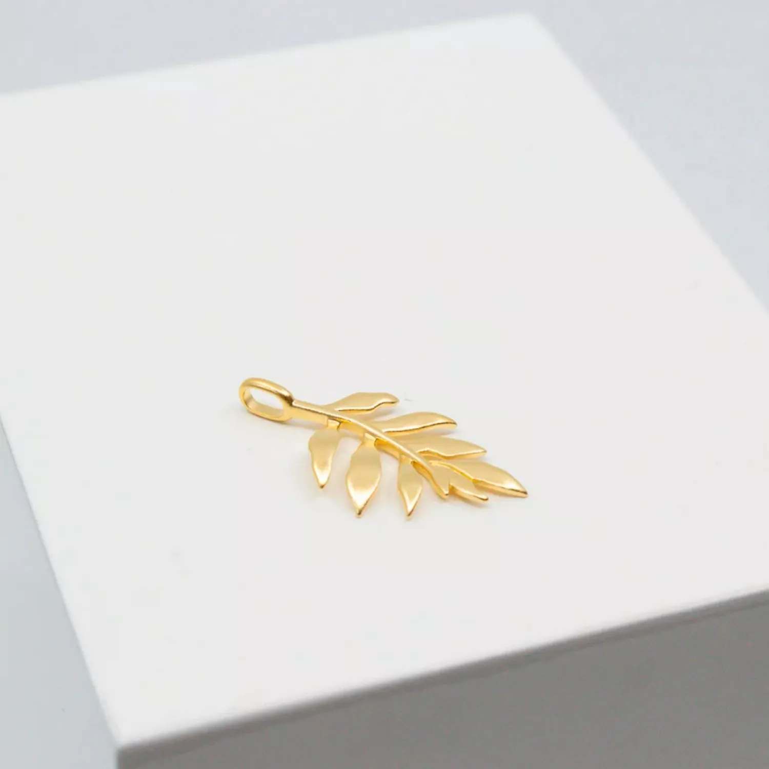 Julie Sandlau Tree of Life Small Vedhæng 22 kt. Forgyldt Sølv PD29GD
