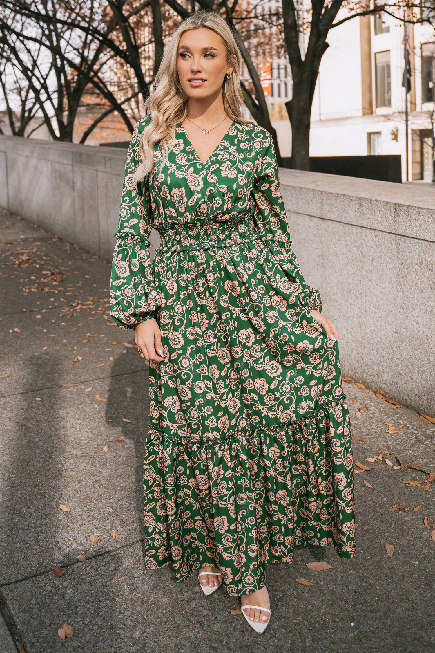 Robe à col surplis et fleurs ruchée