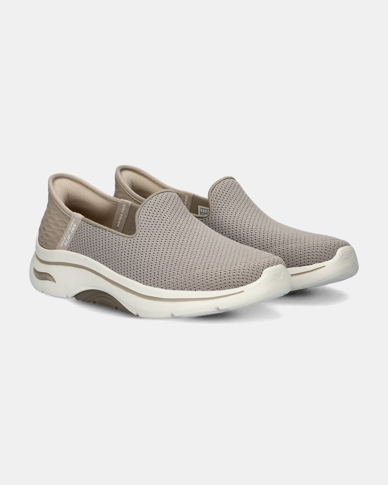 Skechers Hands Free Slip-Ins Go Walk Arch Fit Instapschoenen  - bruin