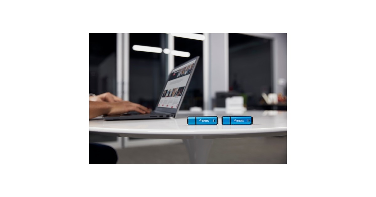 KingstonIronKey Vault Privacy 50 256 GB usb-stick  (Lichtblauw/zwart, USB-C 3.2 Gen 1)