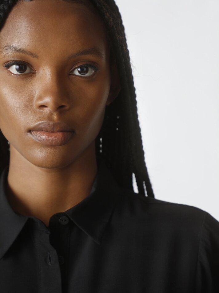 Vestido curto estilo camisa - Preto