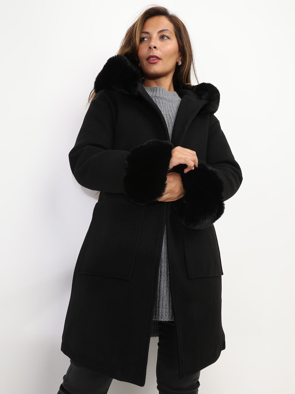 Manteau à capuche et manches fourrées- Noir