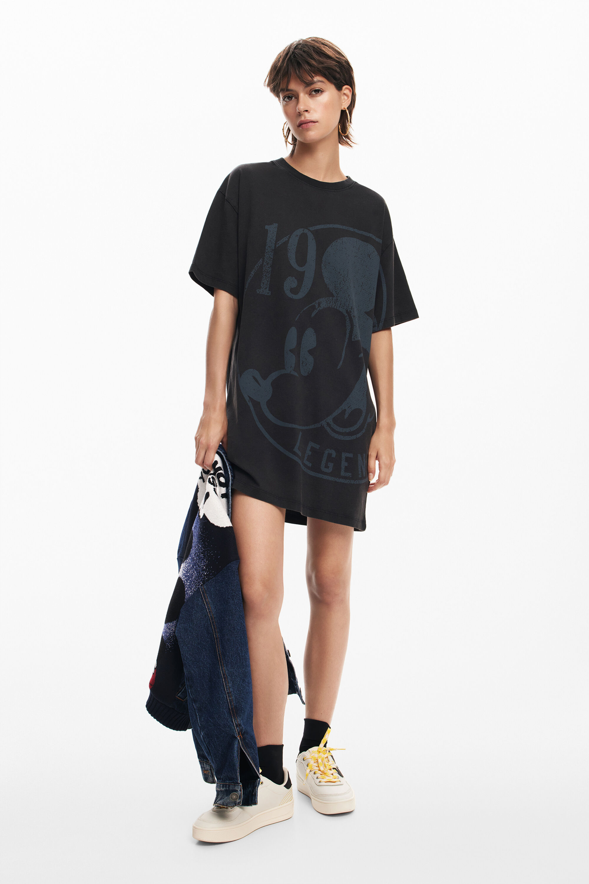 Vestido curto manga corta Mickey