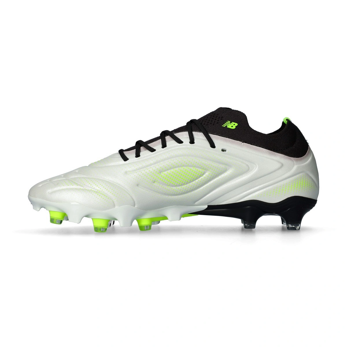 Chuteira New Balance Tekela Pro Low Laced FG V5