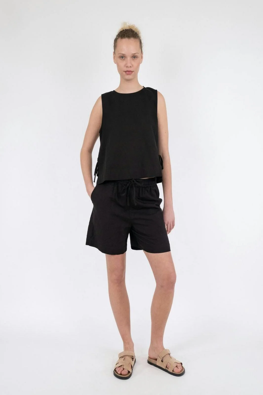 Neo Noir Shea Linen Shorts black