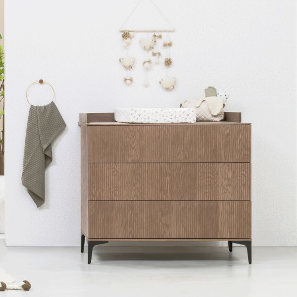 Kidsmill Levi Babykamer Incl. Rechte Potenset Walnoot | Ledikant 60 x 120 cm   Commode