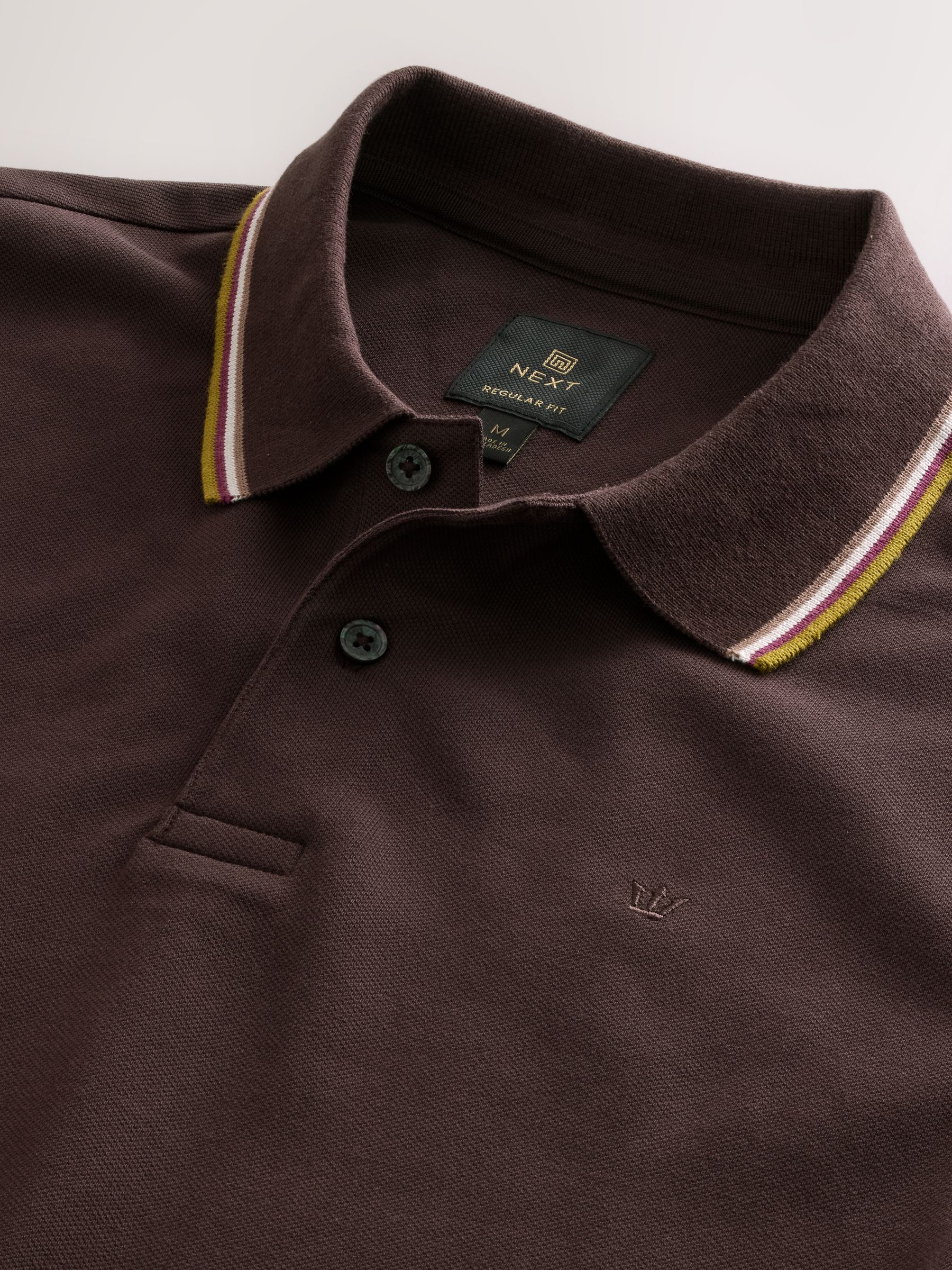 Bruin - Regular fit poloshirt met korte mouwen en contrasterende randen