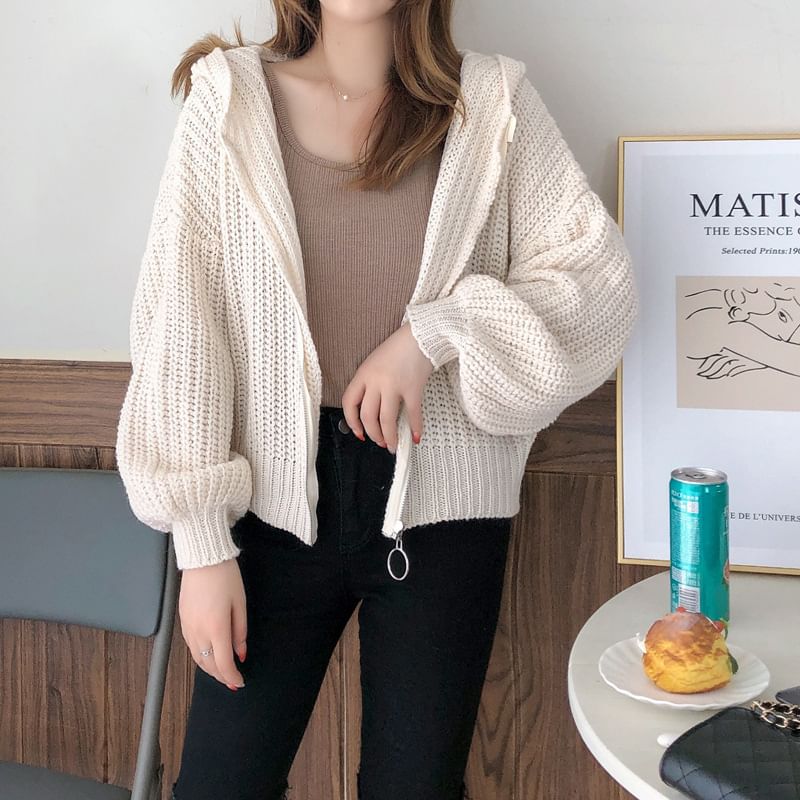 Muezz - Effen grof gebreide crop hoodie met rits