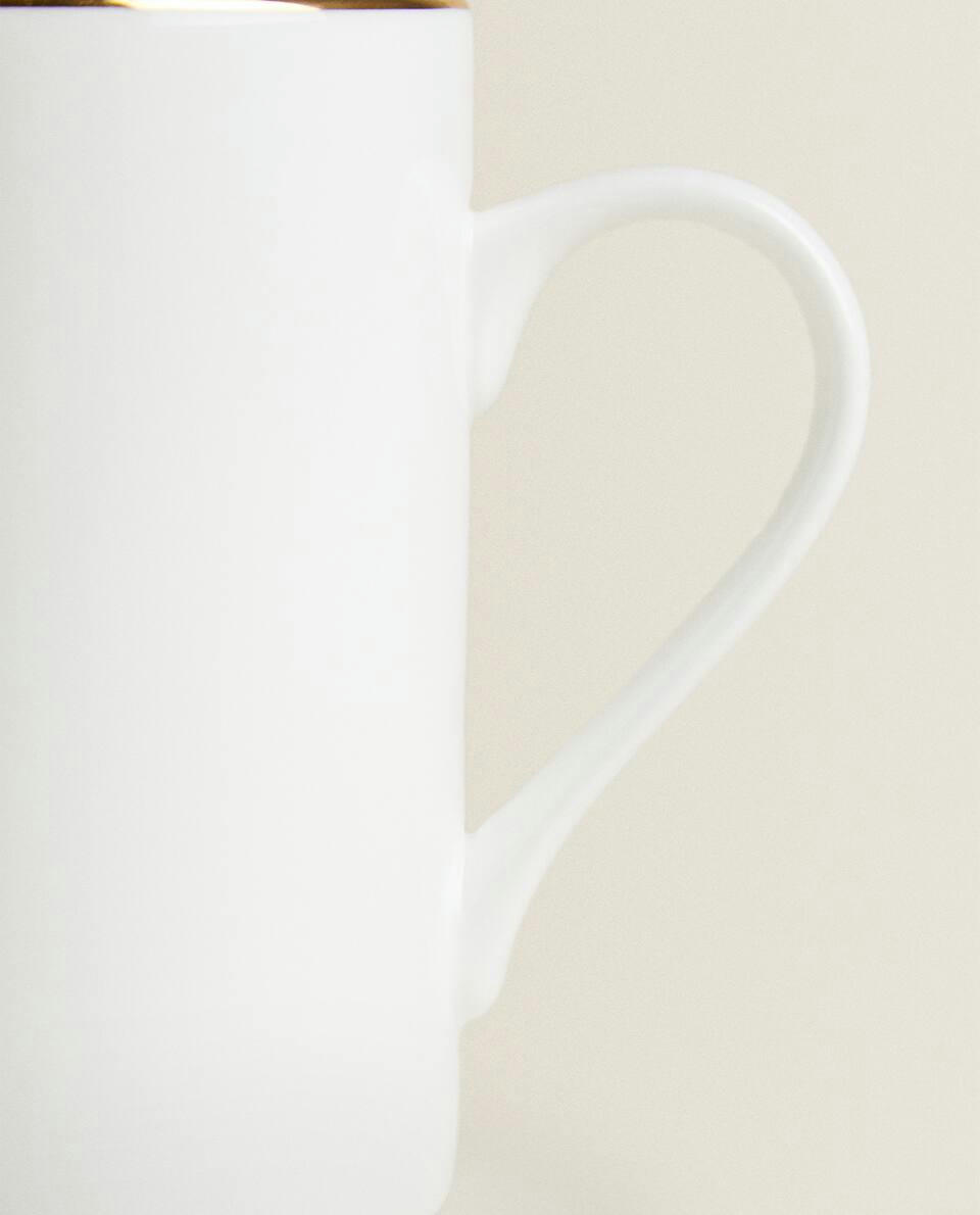 Caneca de porcelana fina com borda